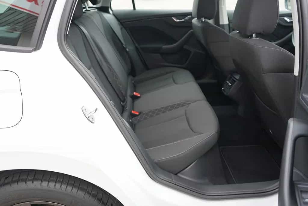 Skoda Scala 1.5 TSI DSG Style LED Kamera Tempomat DAB 08/2019-photo-34