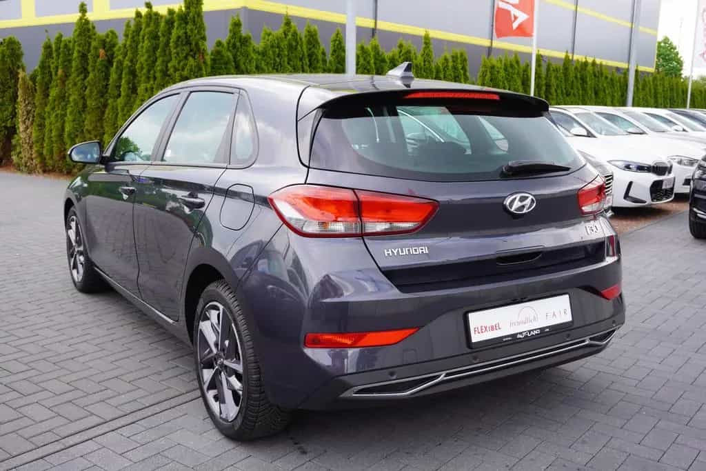Hyundai i30 1.0 T-GDI Trend Navi Kamera Tempomat PDC USB 08/2022-photo-2