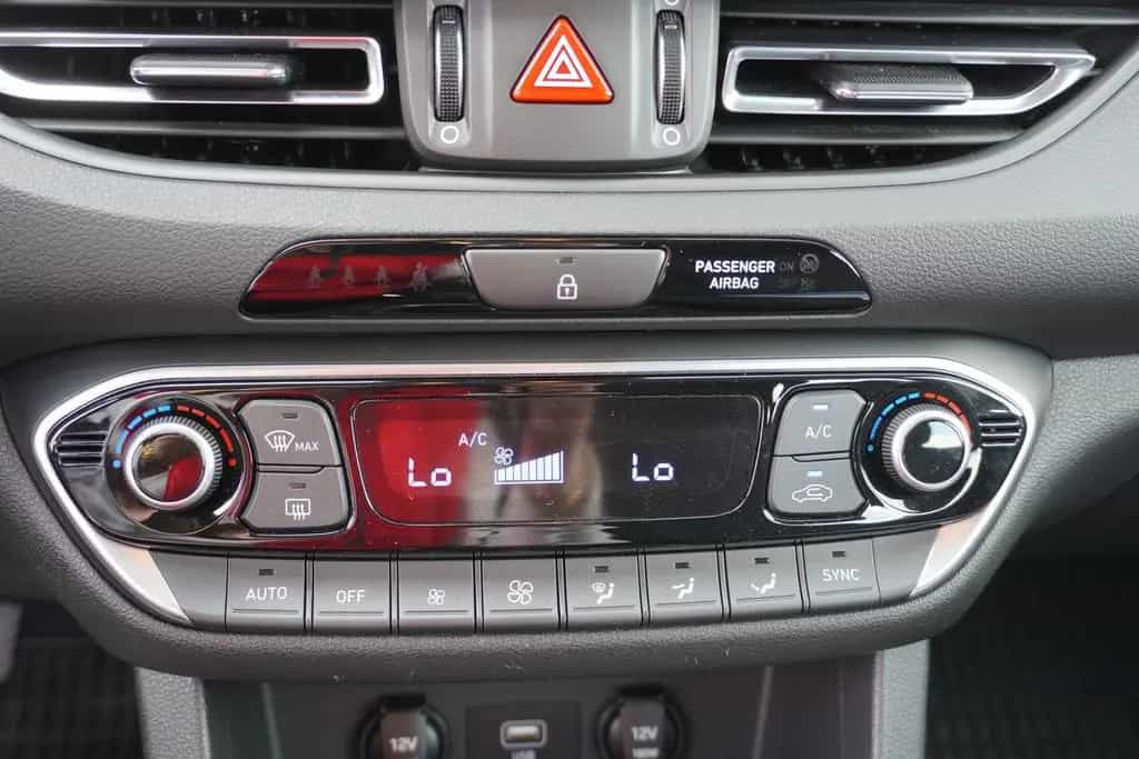 Hyundai i30 1.0 T-GDI Trend Navi Kamera Tempomat PDC USB 08/2022-photo-24