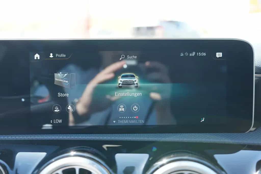 Mercedes-Benz A 220 A220 Edition 1 AMG Line Standheizung Burmester 04/2019-photo-16