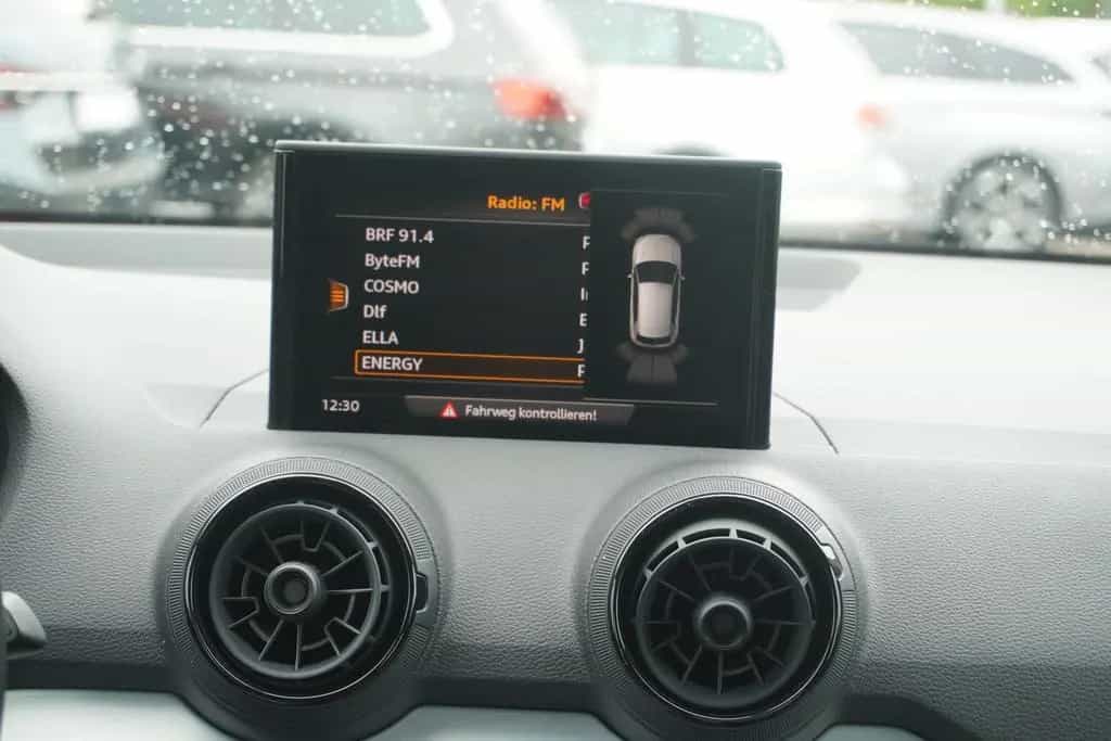 Audi Q2 1.4 TFSI sport Tempomat el. Heckklappe AHK 06/2018-photo-14