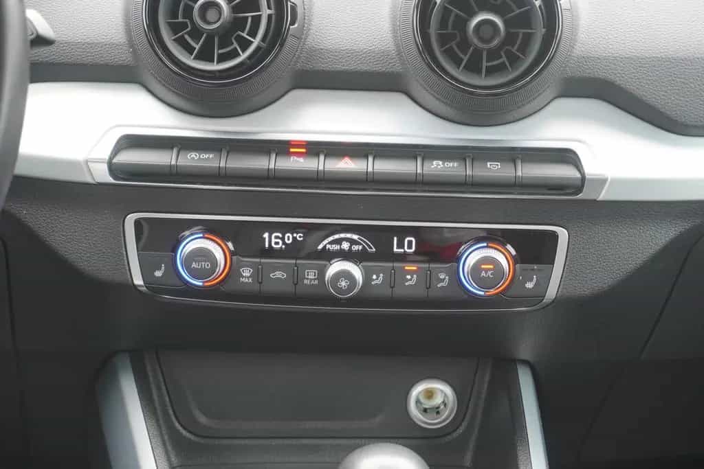 Audi Q2 1.4 TFSI sport Tempomat el. Heckklappe AHK 06/2018-photo-15