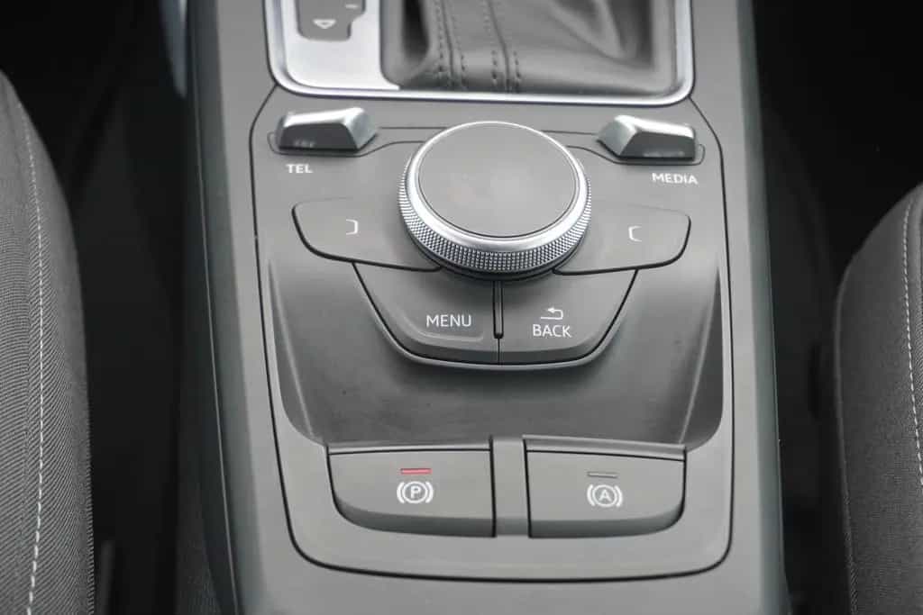 Audi Q2 1.4 TFSI sport Tempomat el. Heckklappe AHK 06/2018-photo-17