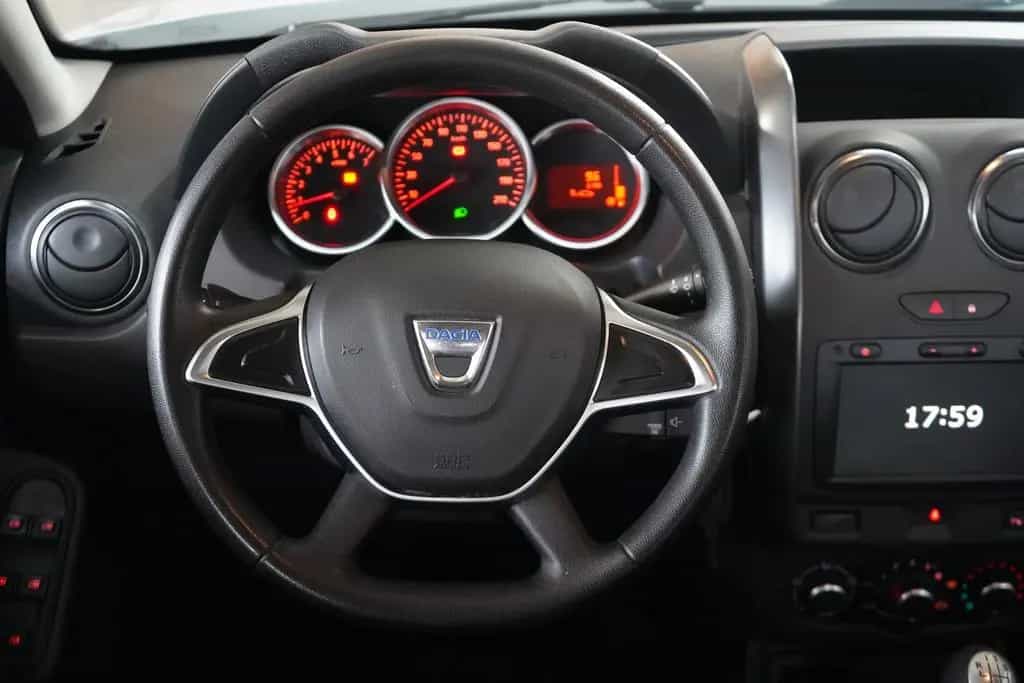 Dacia Duster 1.2  4x2 Navi Totwinkel DAB Kamera PDC 01/2018-photo-13