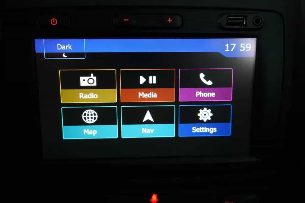 Dacia Duster 1.2  4x2 Navi Totwinkel DAB Kamera PDC 01/2018-photo-14