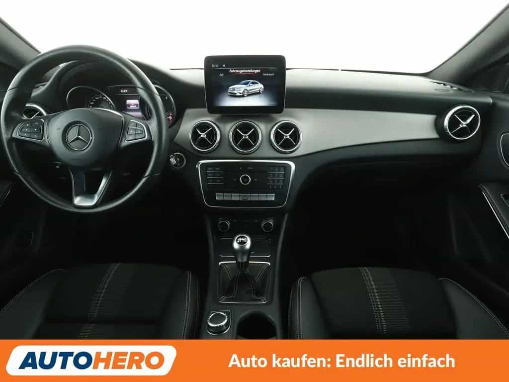 Mercedes-Benz CLA 180 Urban *NAVI*LED*PDC*SHZ* 02/2017-photo-11