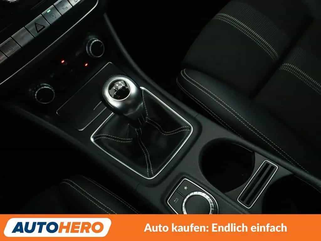 Mercedes-Benz CLA 180 Urban *NAVI*LED*PDC*SHZ* 02/2017-photo-26