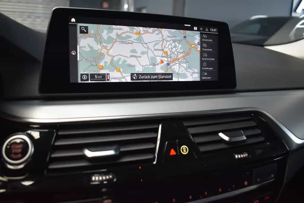 BMW 520 d Touring xDrive*AHK*LED*LIVE COCKPIT*SHZ* 01/2021-photo-2