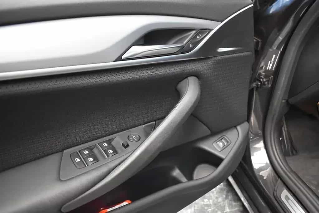 BMW 520 d Touring xDrive*AHK*LED*LIVE COCKPIT*SHZ* 01/2021-photo-25