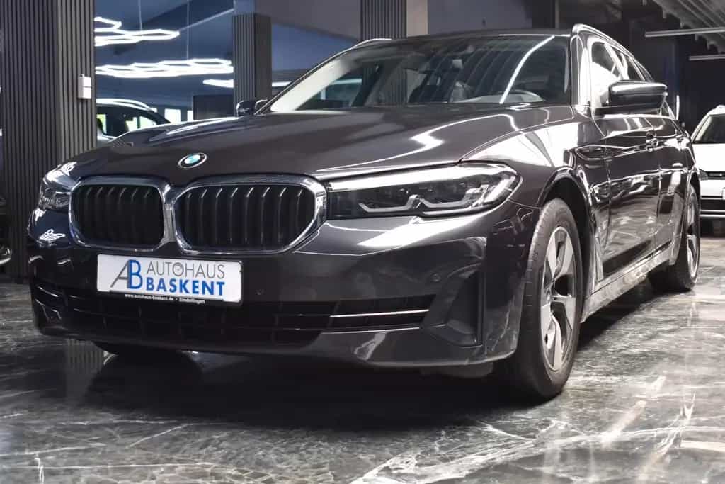 BMW 520 d Touring xDrive*AHK*LED*LIVE COCKPIT*SHZ* 01/2021-photo-8