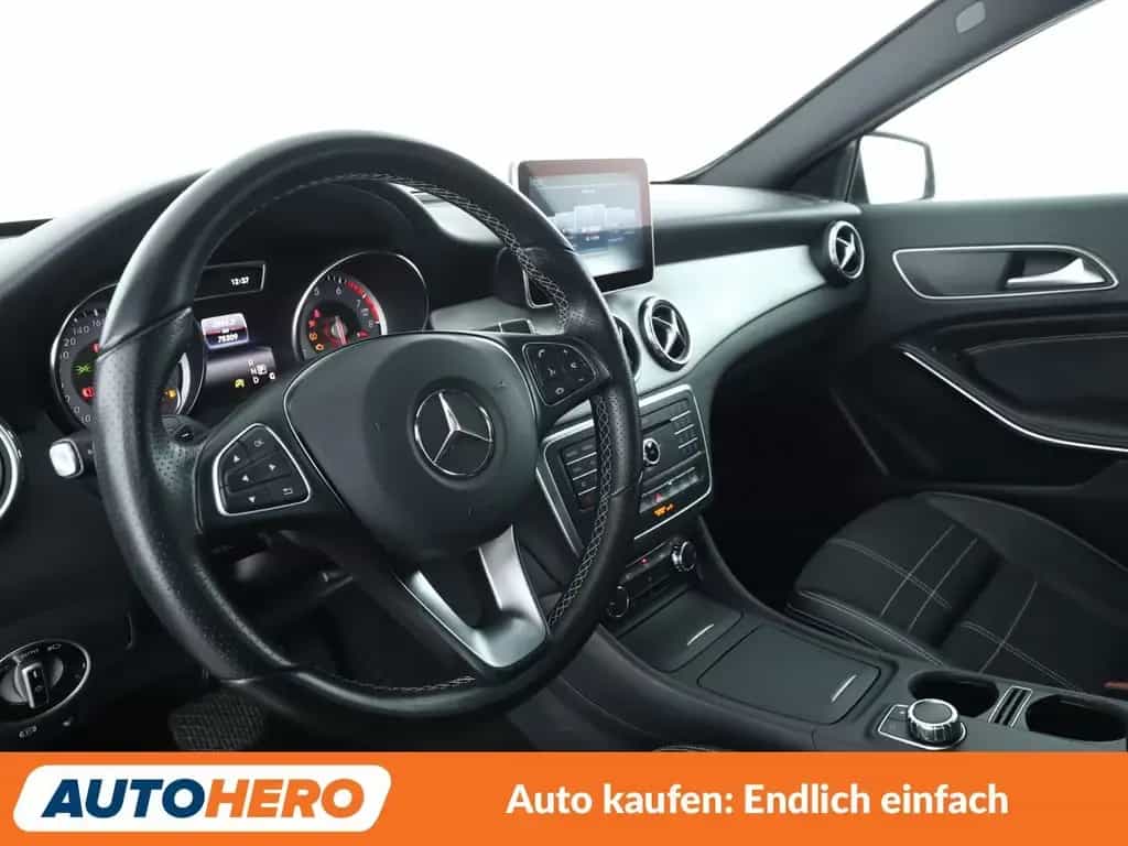 Mercedes-Benz GLA 200 Urban Aut.*NAVI*TEMPO*PDC* 04/2016-photo-10