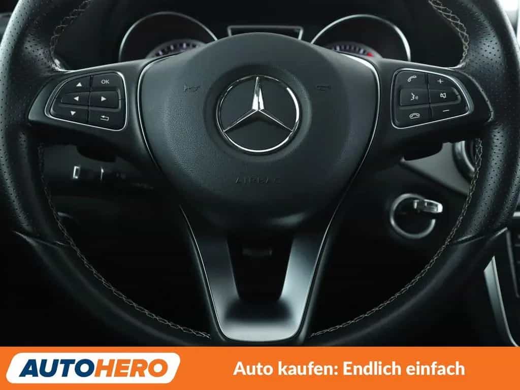 Mercedes-Benz GLA 200 Urban Aut.*NAVI*TEMPO*PDC* 04/2016-photo-18
