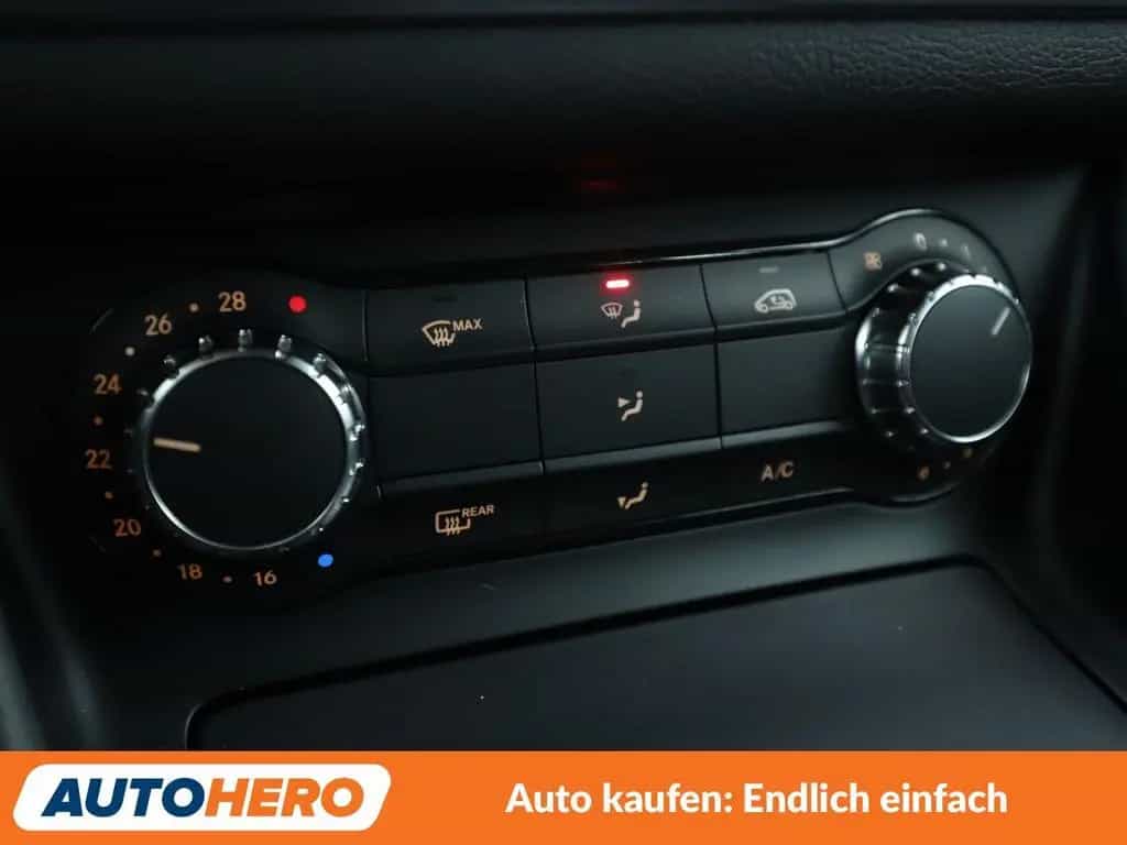 Mercedes-Benz GLA 200 Urban Aut.*NAVI*TEMPO*PDC* 04/2016-photo-22