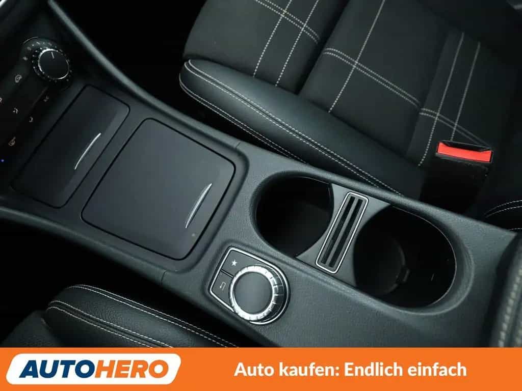Mercedes-Benz GLA 200 Urban Aut.*NAVI*TEMPO*PDC* 04/2016-photo-23