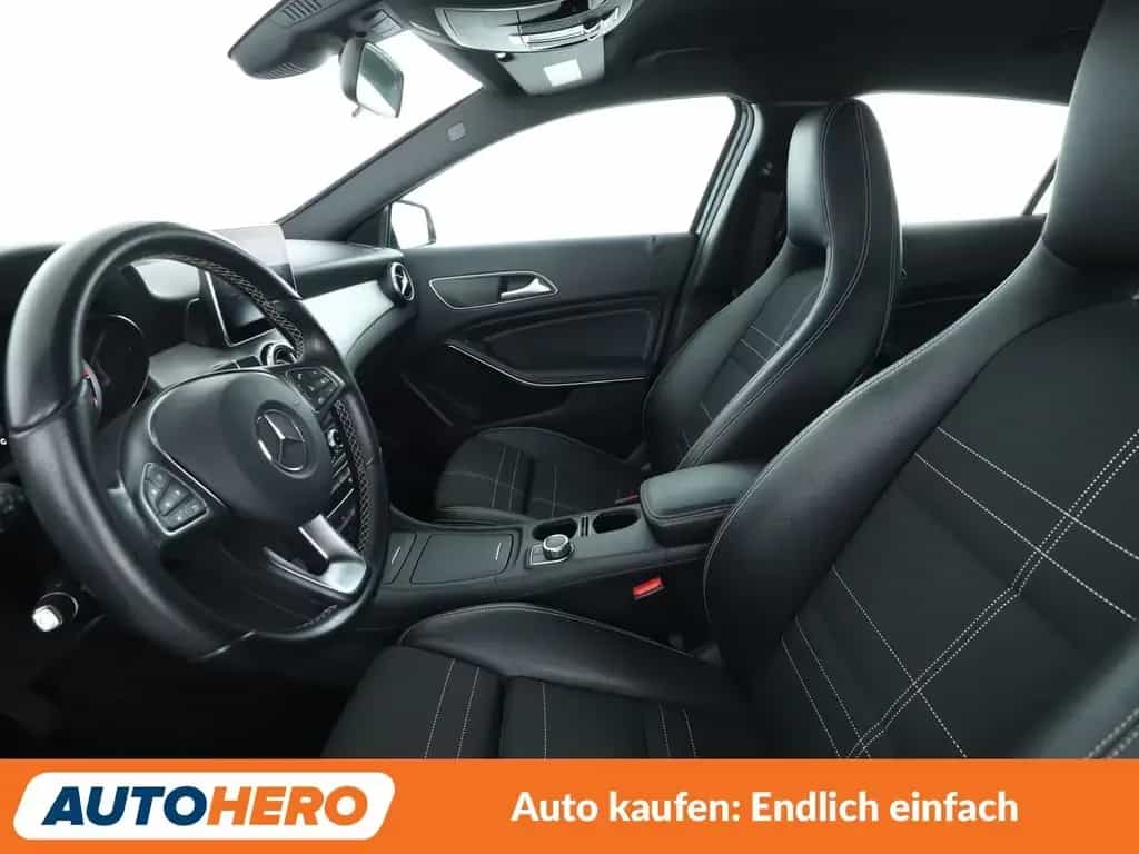 Mercedes-Benz GLA 200 Urban Aut.*NAVI*TEMPO*PDC* 04/2016-photo-9