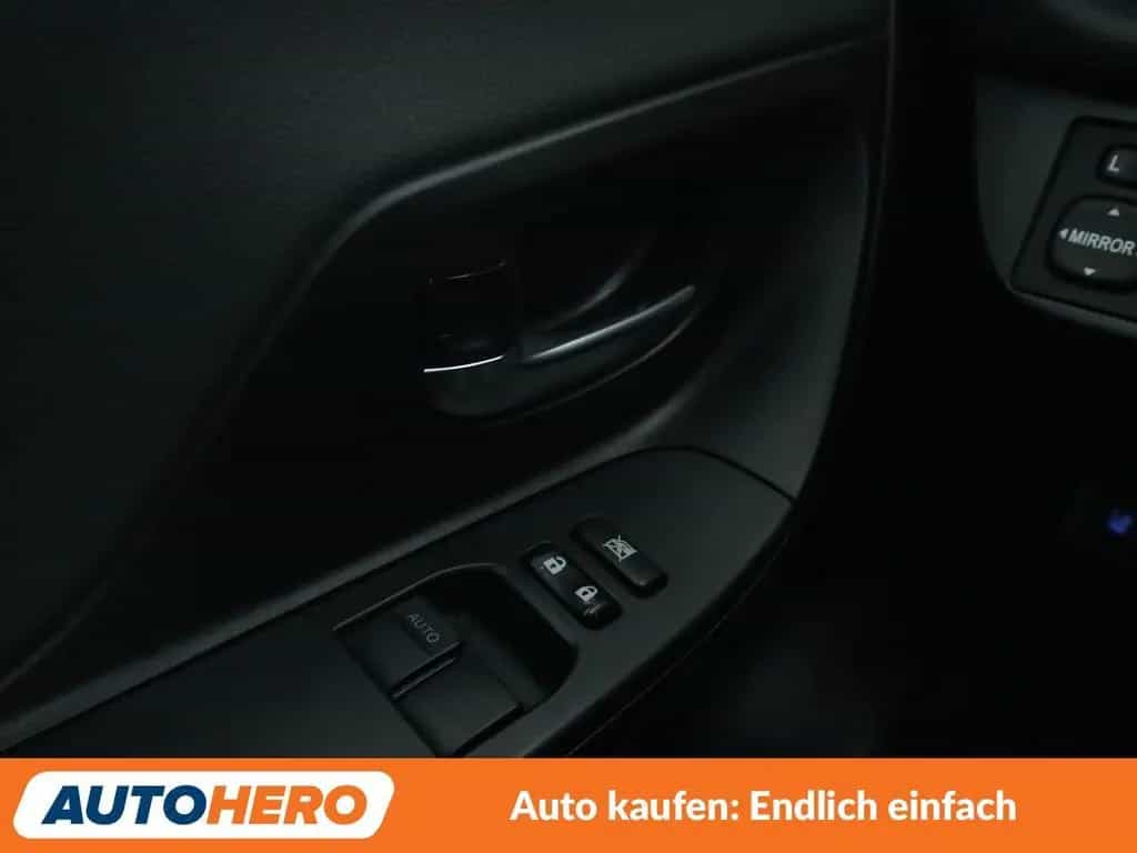 Toyota Yaris 1.5 Dual VVT-iE Team D *NAVI*TEMPO*CAM*SHZ 07/2018-photo-29