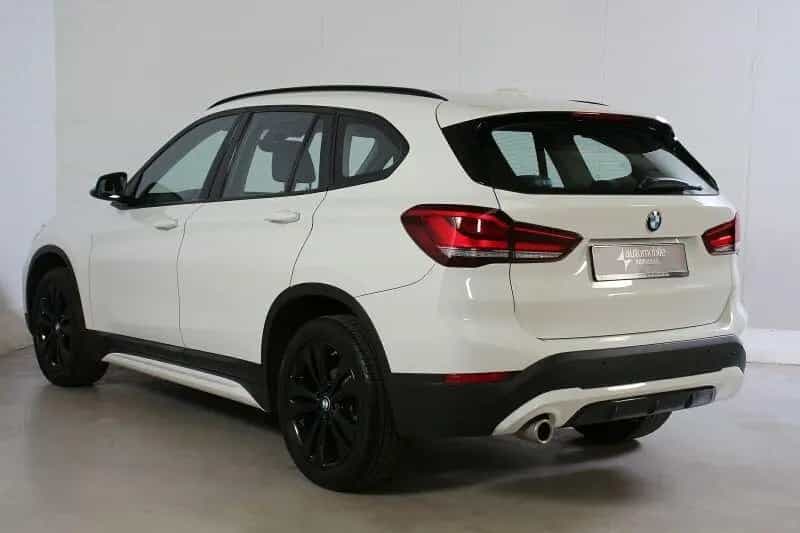BMW X1 sDrive18i Sport Line AHK Panorama LED Navi 04/2021-photo-3