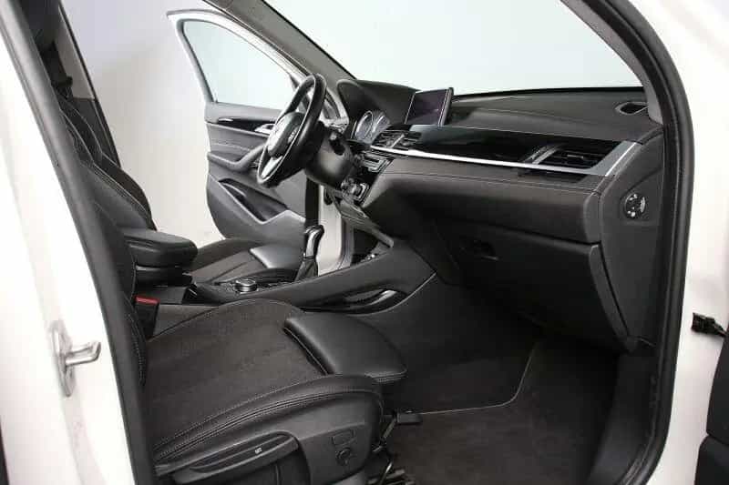BMW X1 sDrive18i Sport Line AHK Panorama LED Navi 04/2021-photo-6