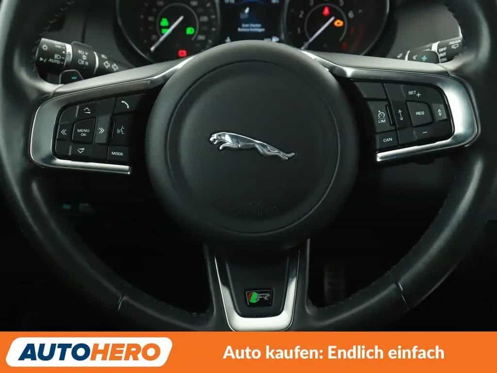 Jaguar E-Pace P250 AWD Aut.*NAVI*TEMPO*CAM*PDC*LIM* 07/2018-photo-18