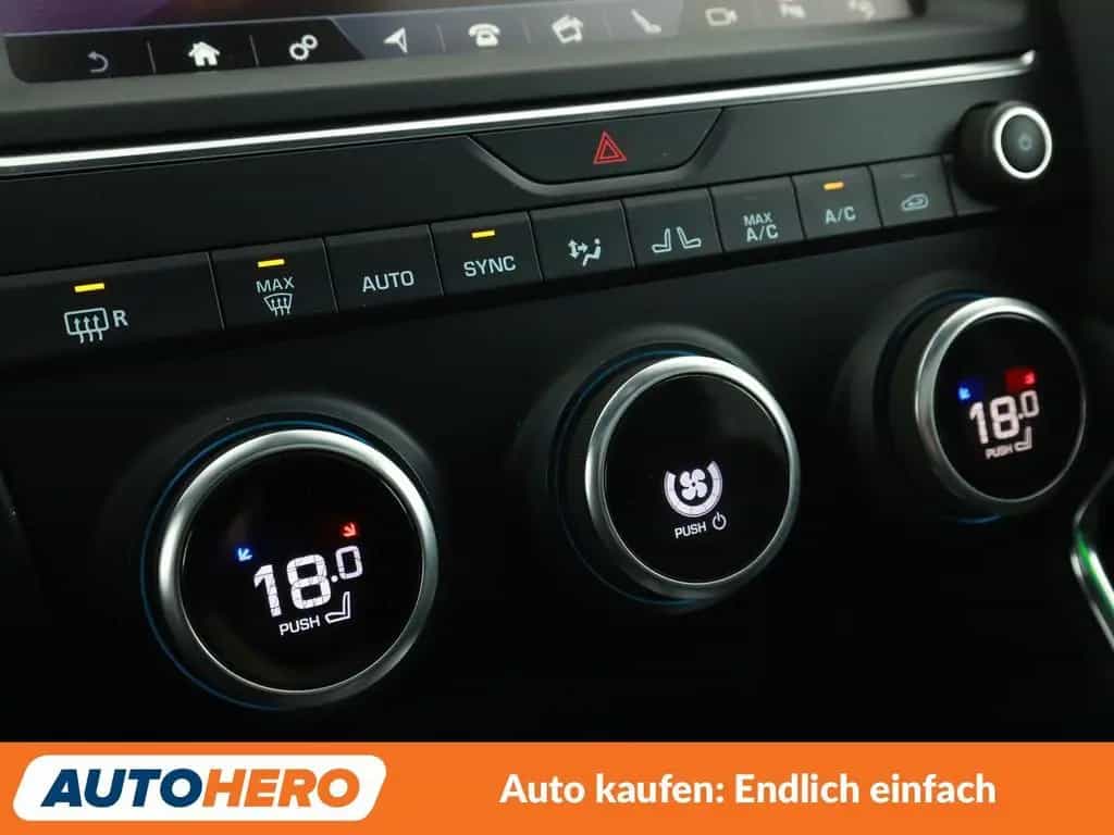 Jaguar E-Pace P250 AWD Aut.*NAVI*TEMPO*CAM*PDC*LIM* 07/2018-photo-24