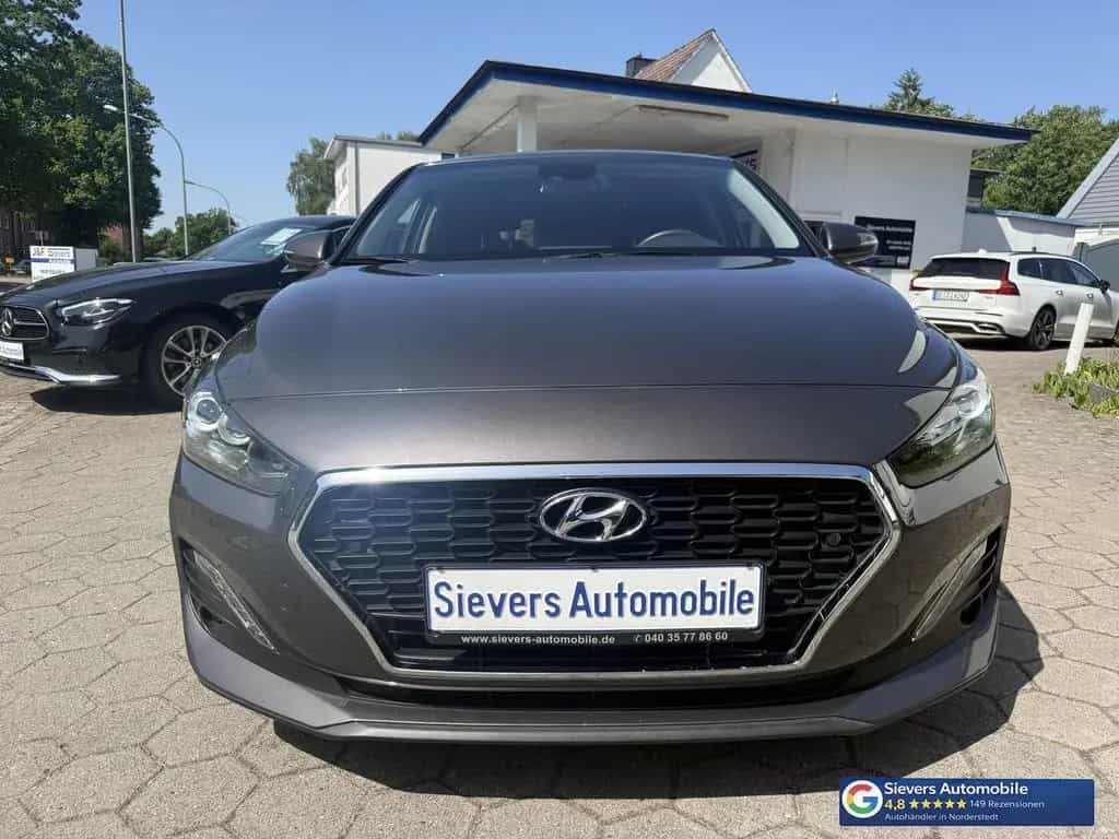 Hyundai i30 Fastback 1,4 TDGI Trend Automatik Navi Kamer 12/2019-photo-1