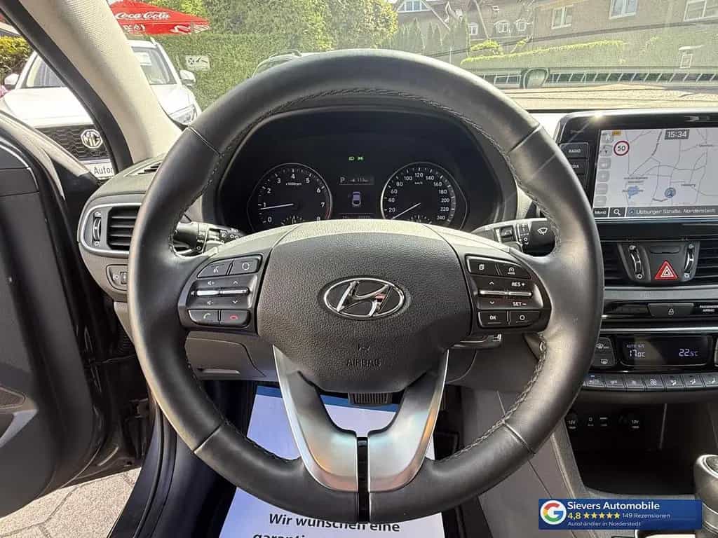 Hyundai i30 Fastback 1,4 TDGI Trend Automatik Navi Kamer 12/2019-photo-10