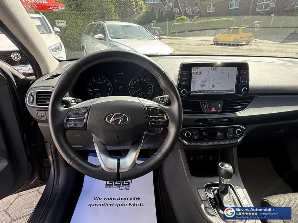 Hyundai i30 Fastback 1,4 TDGI Trend Automatik Navi Kamer 12/2019-photo-11