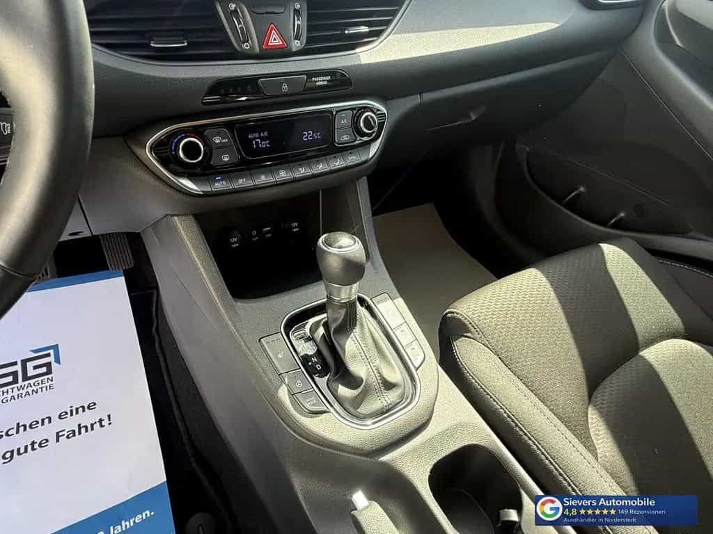 Hyundai i30 Fastback 1,4 TDGI Trend Automatik Navi Kamer 12/2019-photo-13