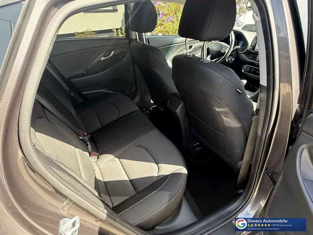Hyundai i30 Fastback 1,4 TDGI Trend Automatik Navi Kamer 12/2019-photo-16