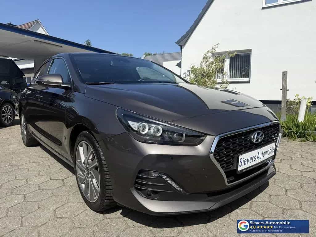 Hyundai i30 Fastback 1,4 TDGI Trend Automatik Navi Kamer 12/2019-photo-2