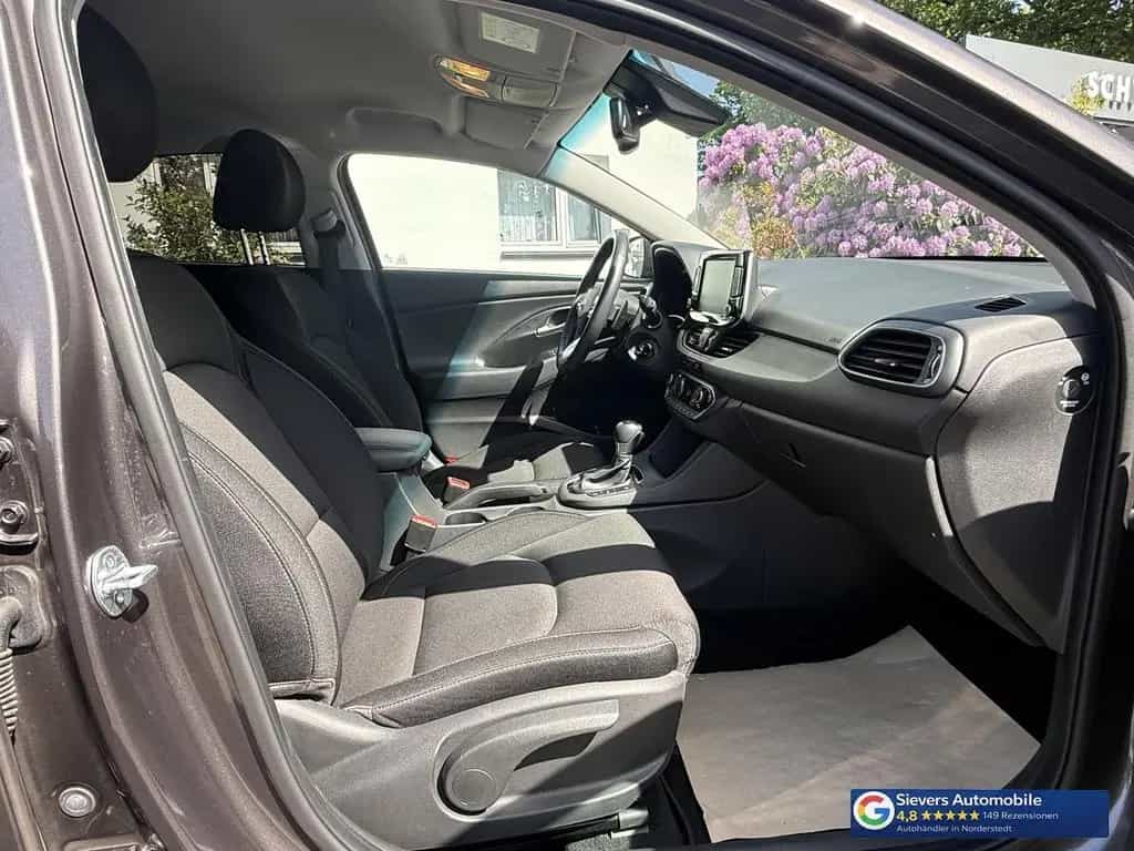 Hyundai i30 Fastback 1,4 TDGI Trend Automatik Navi Kamer 12/2019-photo-21