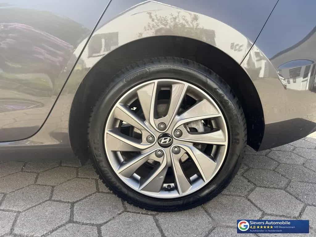 Hyundai i30 Fastback 1,4 TDGI Trend Automatik Navi Kamer 12/2019-photo-22