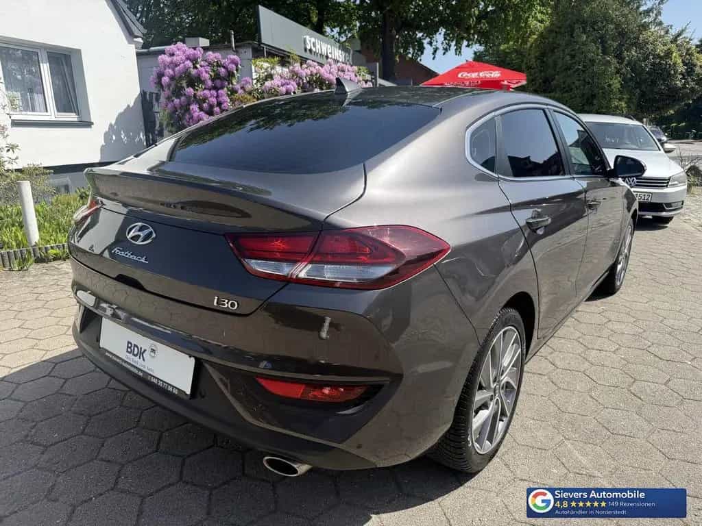 Hyundai i30 Fastback 1,4 TDGI Trend Automatik Navi Kamer 12/2019-photo-4