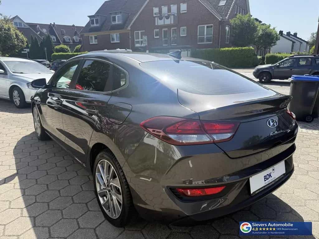 Hyundai i30 Fastback 1,4 TDGI Trend Automatik Navi Kamer 12/2019-photo-6