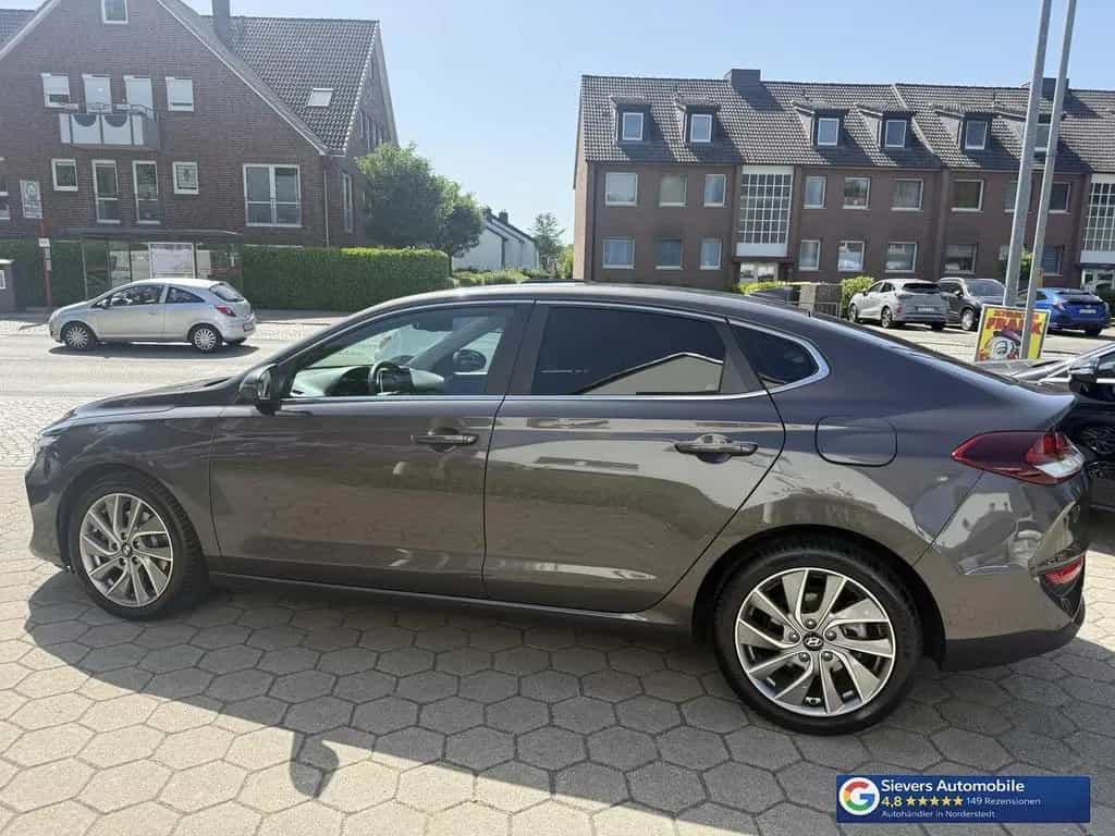 Hyundai i30 Fastback 1,4 TDGI Trend Automatik Navi Kamer 12/2019-photo-7