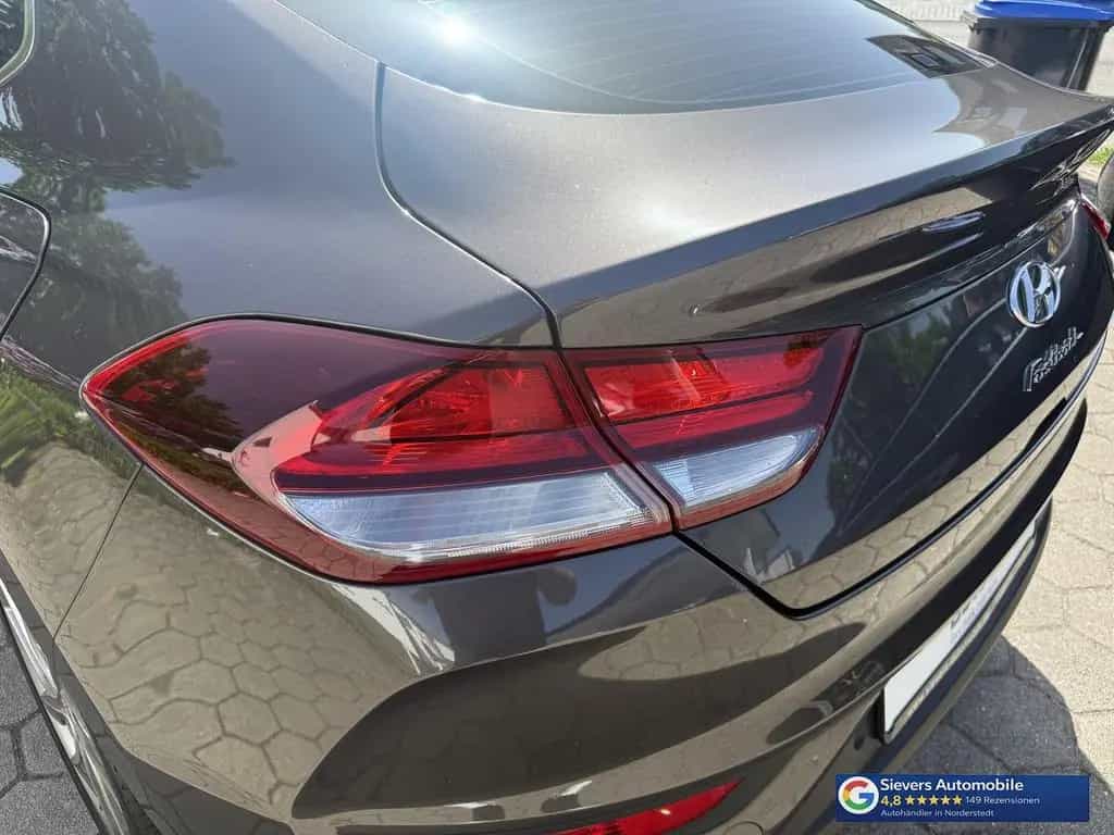 Hyundai i30 Fastback 1,4 TDGI Trend Automatik Navi Kamer 12/2019-photo-9