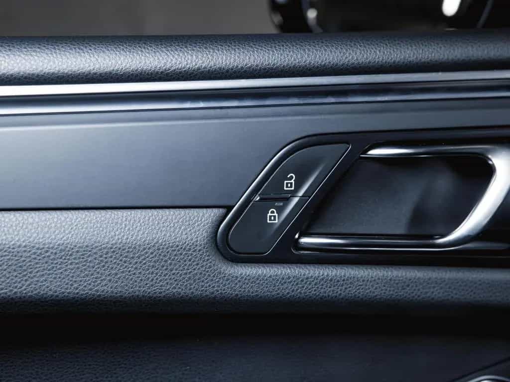 Porsche Macan Rückfahrkamera Spurwechselassistent 05/2023-photo-23