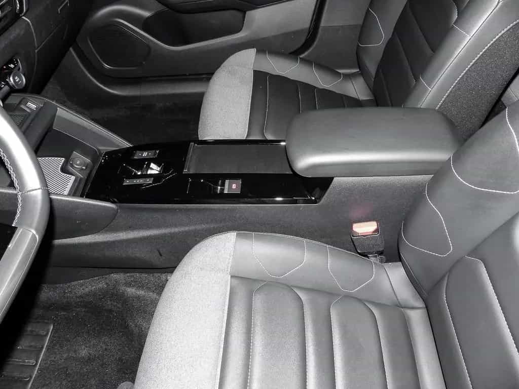 Citroën C4 Max HUD Navi Digitales Cockpit LED ACC Apple 01/2024-photo-10