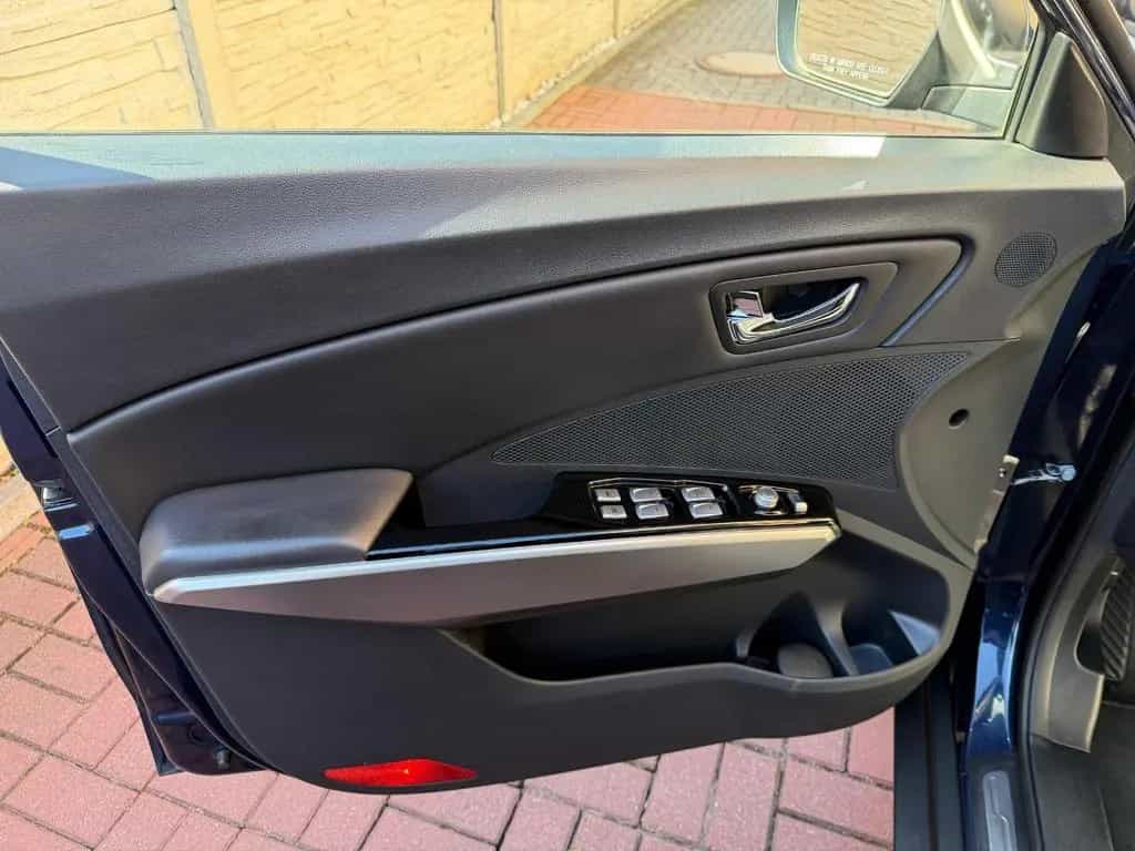 Ssangyong Tivoli 1.6 e-XDi SAPPHIRE 4WD 1.HD+VOLL+LEDER 11/2016-photo-16