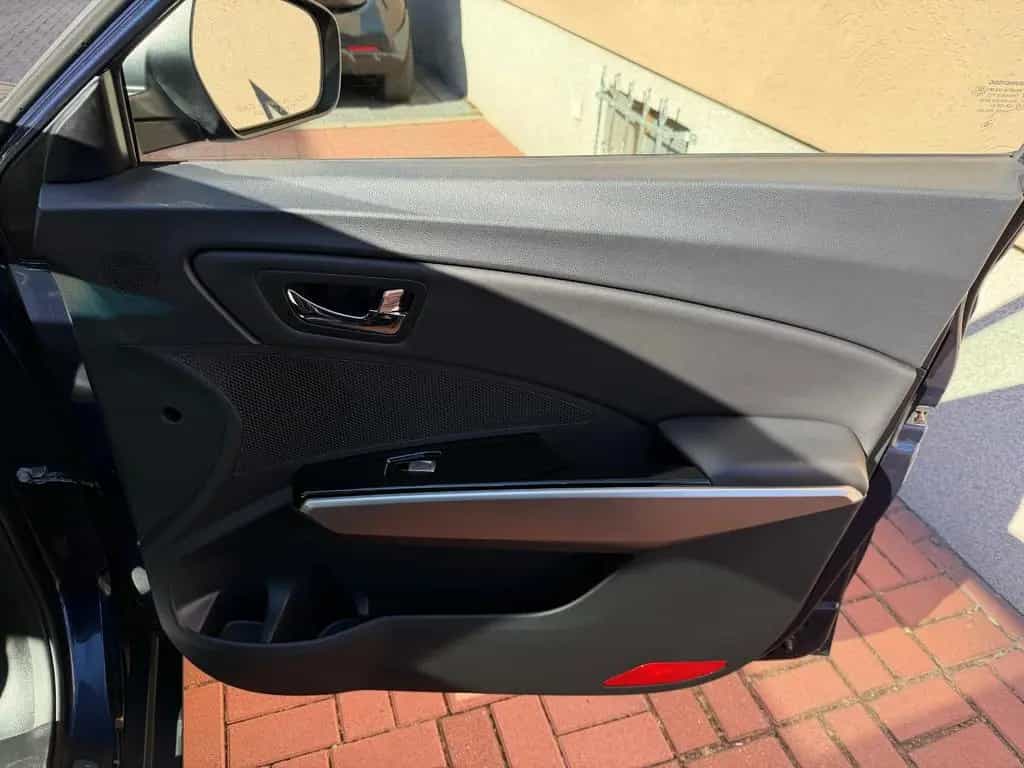 Ssangyong Tivoli 1.6 e-XDi SAPPHIRE 4WD 1.HD+VOLL+LEDER 11/2016-photo-18