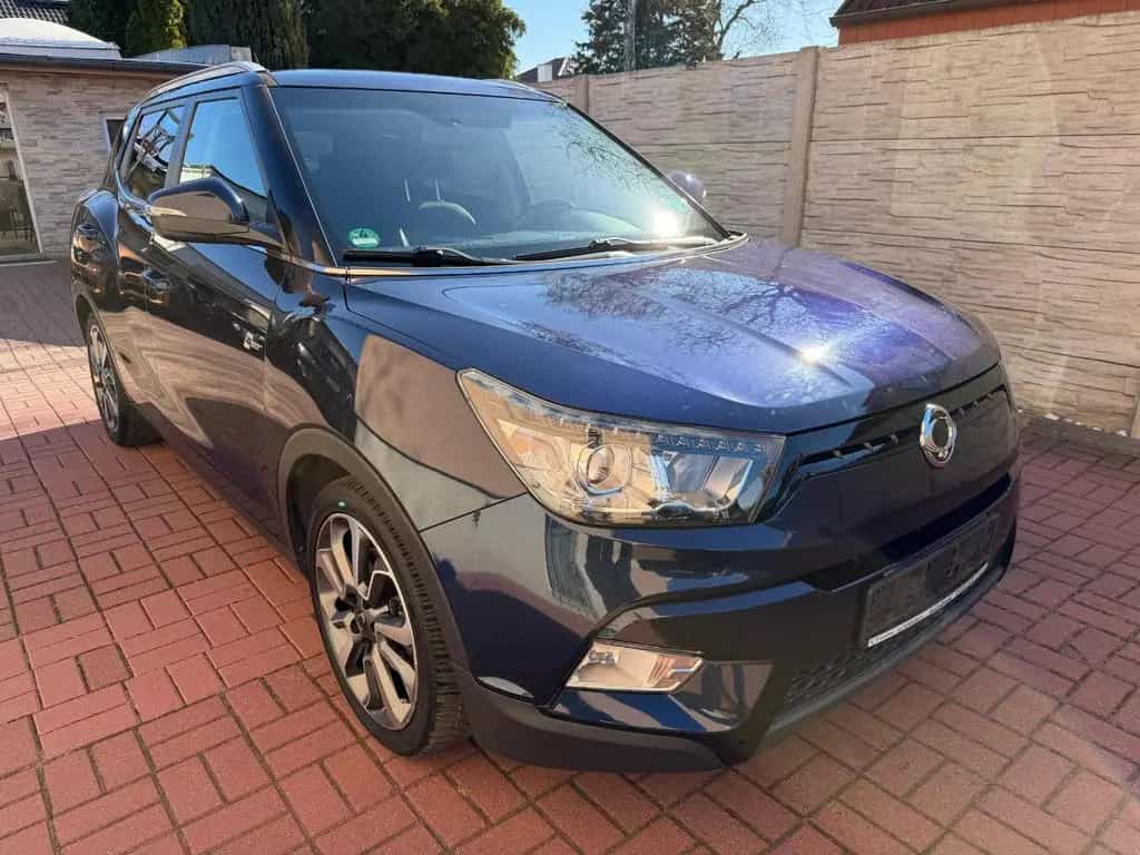 Ssangyong Tivoli 1.6 e-XDi SAPPHIRE 4WD 1.HD+VOLL+LEDER 11/2016-photo-2