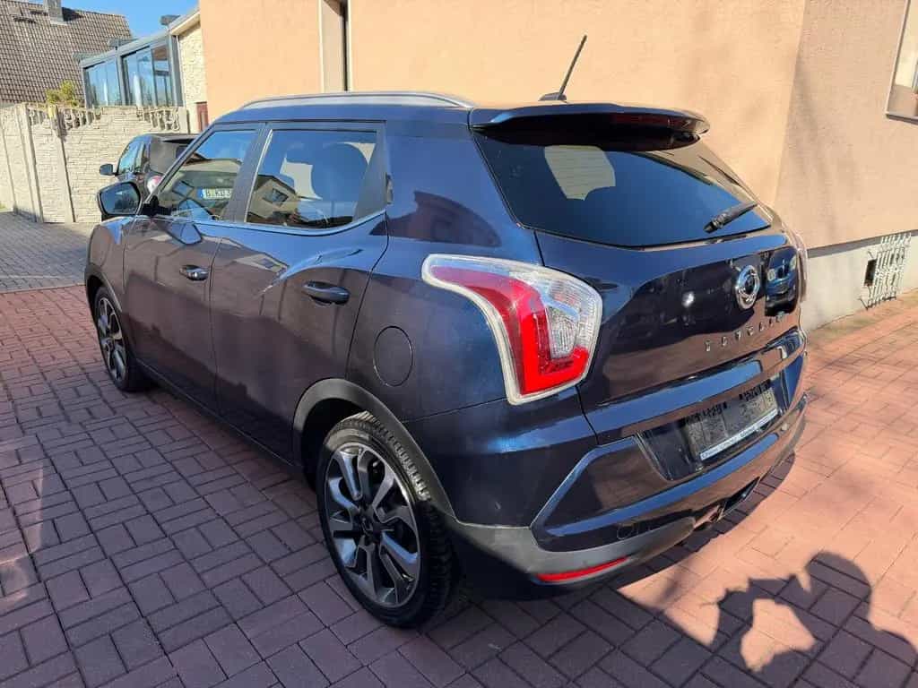 Ssangyong Tivoli 1.6 e-XDi SAPPHIRE 4WD 1.HD+VOLL+LEDER 11/2016-photo-5