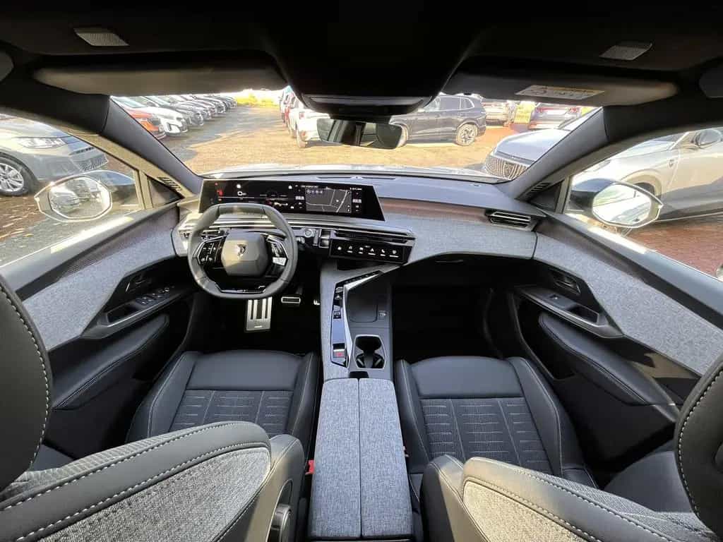 Peugeot 3008 1,2 Pure Tech GT 19" Alu AHK RFK Navi Full null-photo-11