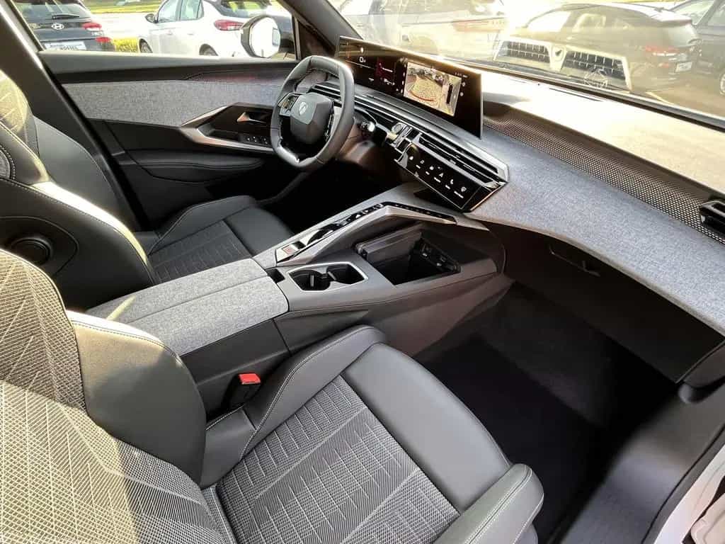 Peugeot 3008 1,2 Pure Tech GT 19" Alu AHK RFK Navi Full null-photo-7