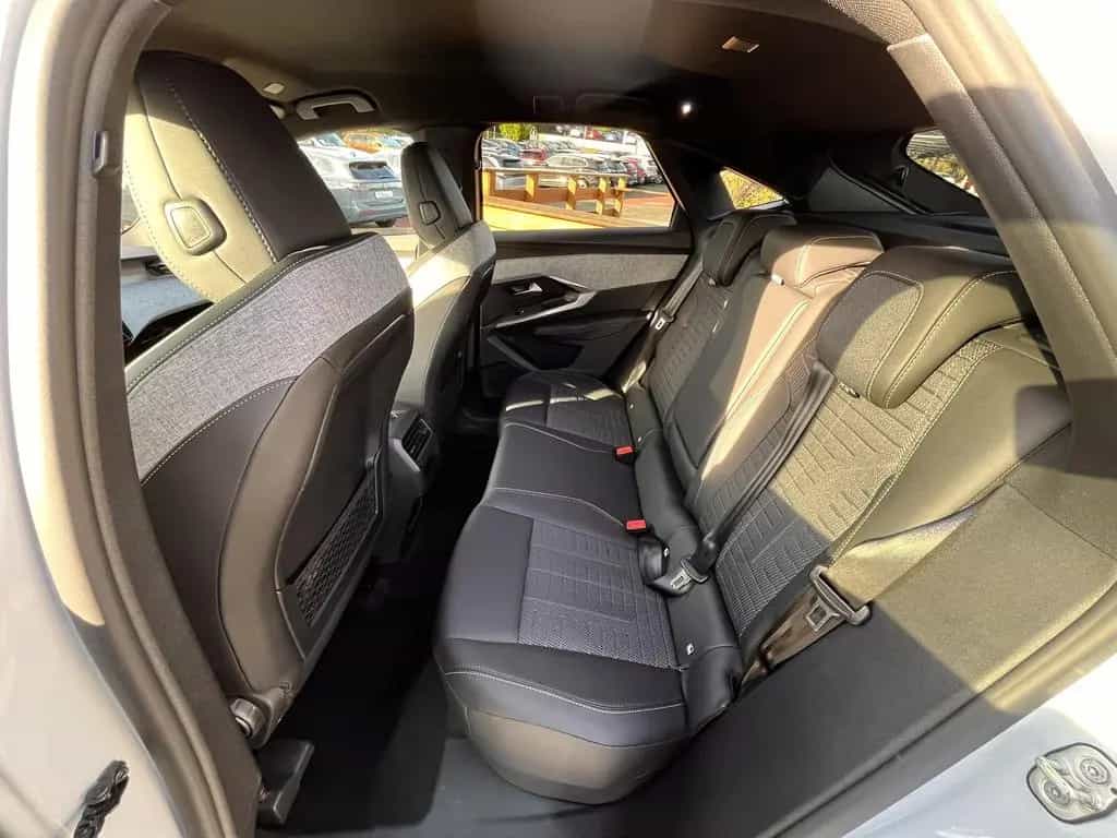 Peugeot 3008 1,2 Pure Tech GT 19" Alu AHK RFK Navi Full null-photo-8