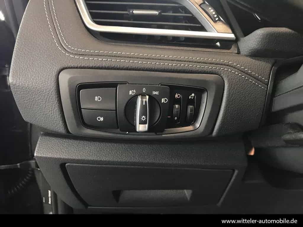 BMW 218 2er Active Tourer - 218i Luxury Line Navi/LED/PC 07/2020-photo-24
