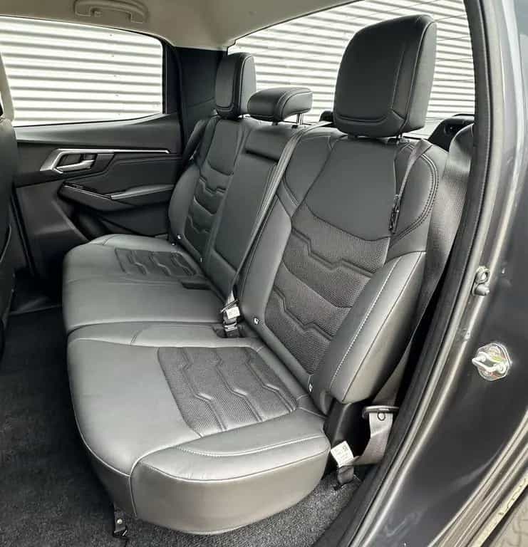 Isuzu D-Max 1.9 Double Cab lang L automatik 4x4 09/2023-photo-3