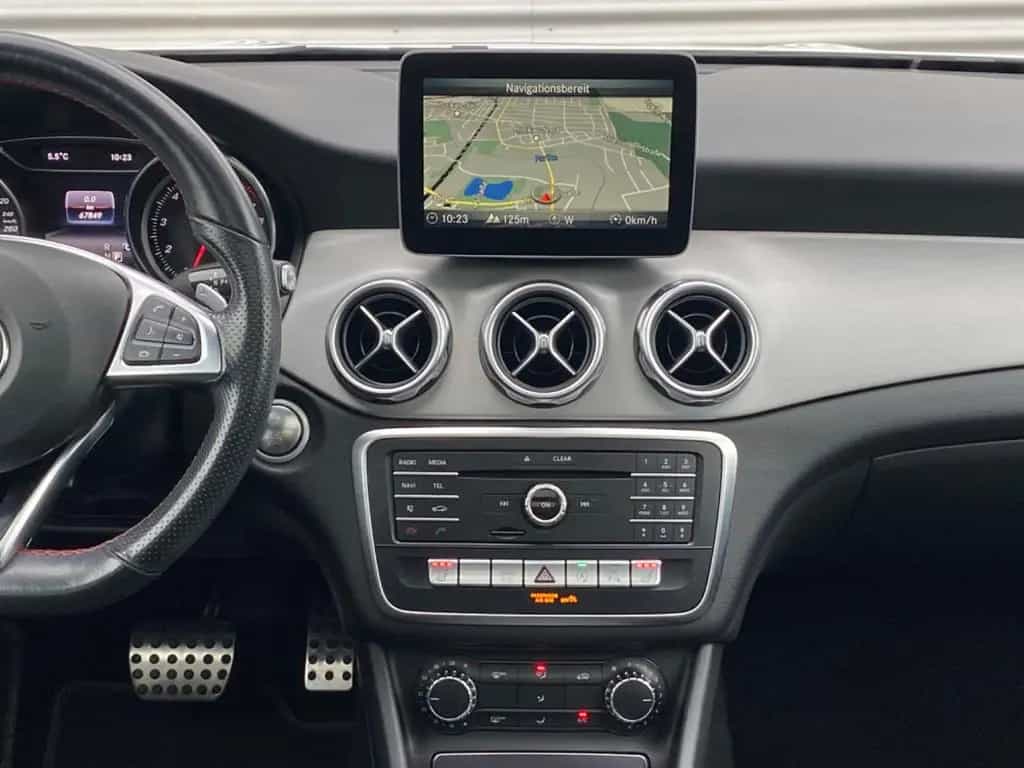 Mercedes-Benz GLA 250 7G AMG Line LED Navi SHZ PDC Panorama 04/2019-photo-10