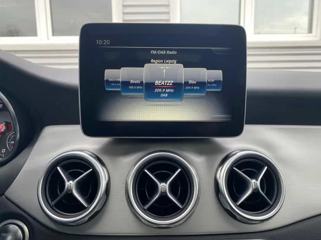 Mercedes-Benz GLA 250 7G AMG Line LED Navi SHZ PDC Panorama 04/2019-photo-11