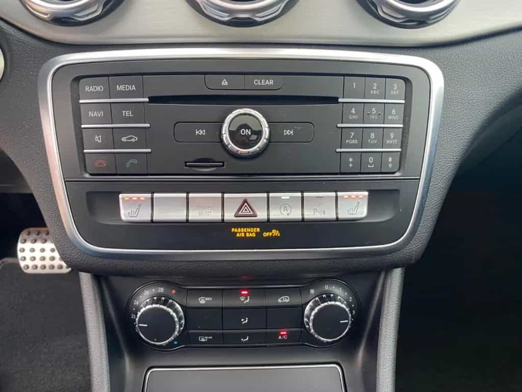 Mercedes-Benz GLA 250 7G AMG Line LED Navi SHZ PDC Panorama 04/2019-photo-13